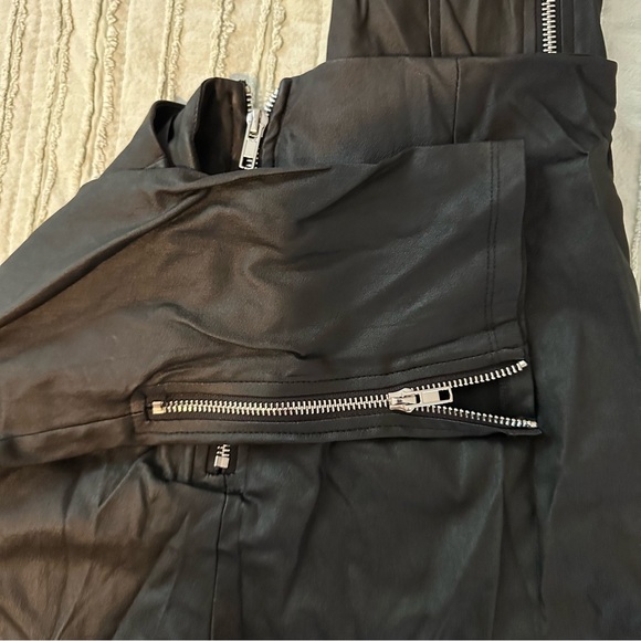 White Fox black smooth leather pants with zipper accents SIZE LARGE - Picture 5 of 7
